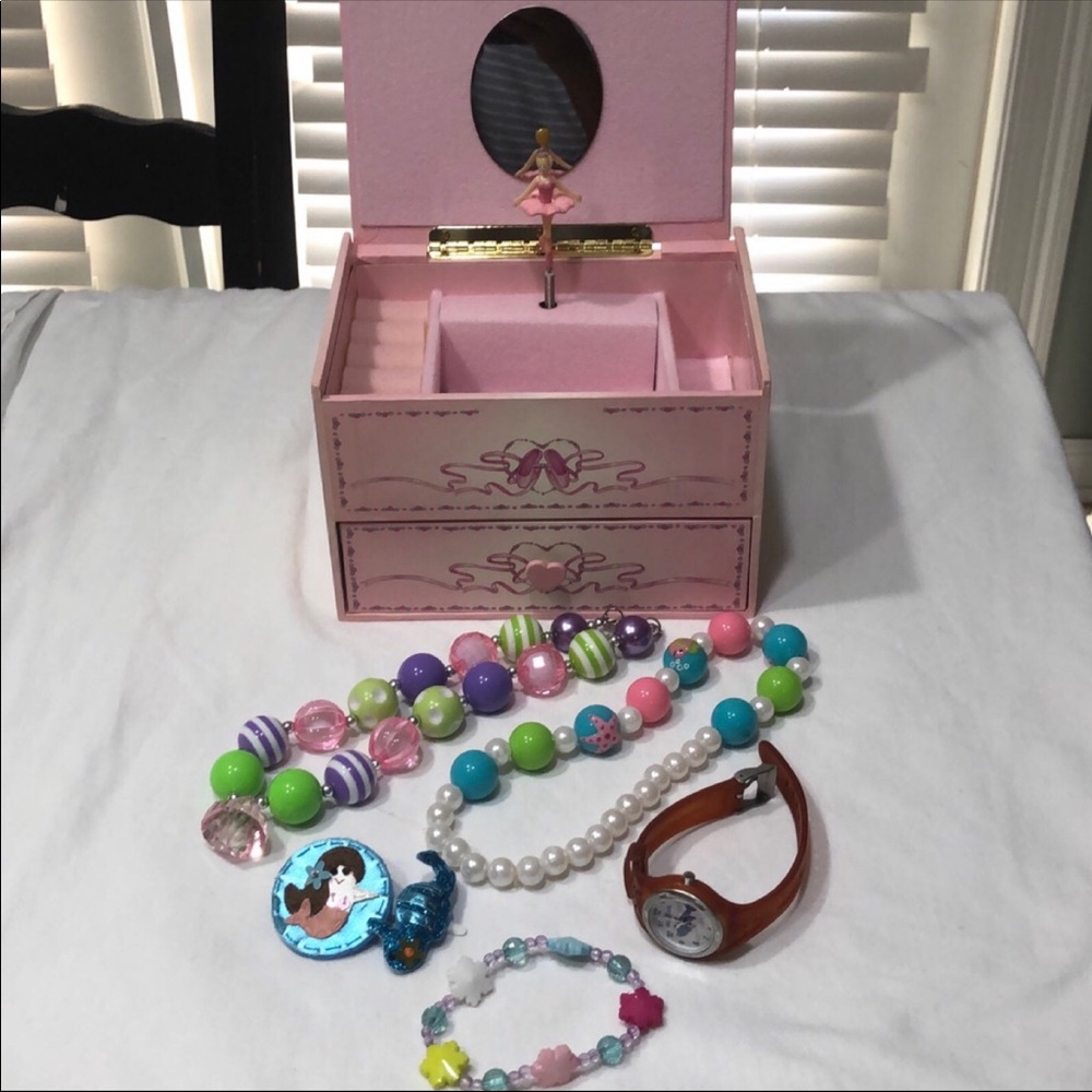 Musical Ballerina Jewery Box w/accessories